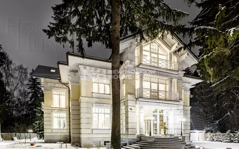 3-этажный коттедж 1 172 м² с отделкой