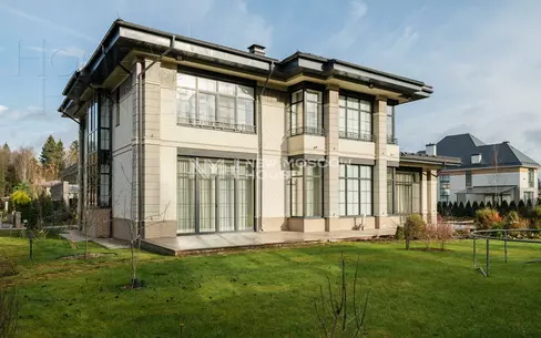 2-этажный коттедж 650 м² с отделкой