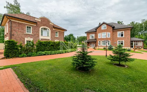 2-этажный коттедж 1 300 м² с отделкой