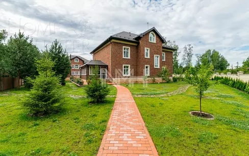 2-этажный коттедж 1 300 м² с отделкой