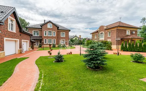 2-этажный коттедж 1 300 м² с отделкой