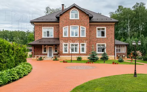 2-этажный коттедж 1 300 м² с отделкой