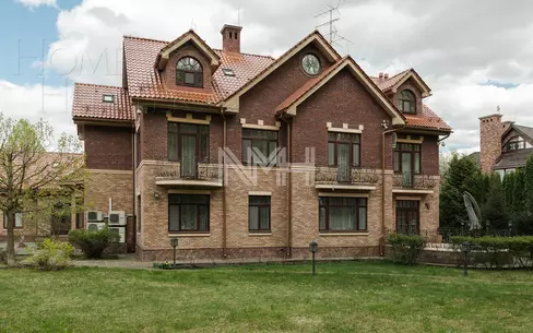 3-этажный коттедж 962 м² с отделкой