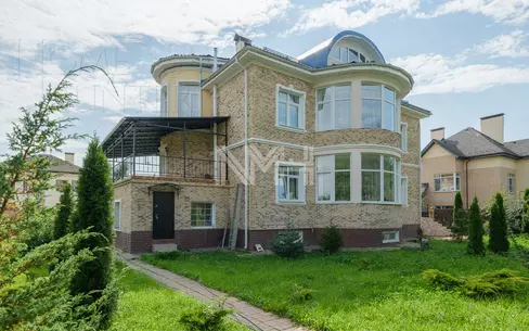 2-этажный коттедж 683 м² с отделкой