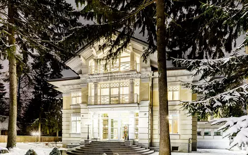 3-этажный коттедж 1 172 м² с отделкой