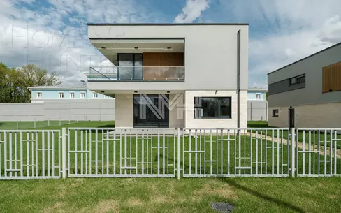 2-этажный коттедж 363.2 м² без отделки