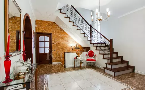 3-этажный коттедж 450 м² с отделкой