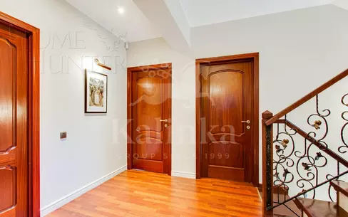 3-этажный коттедж 450 м² с отделкой