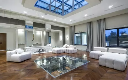 2-этажный коттедж 2 500 м² с отделкой