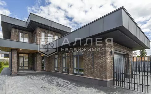 2-этажный коттедж 340 м² с отделкой