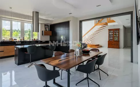 2-этажный коттедж 650 м² с отделкой