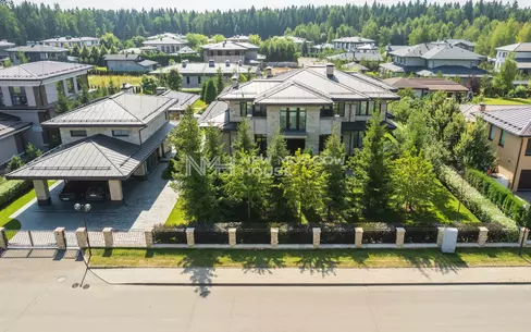 2-этажный коттедж 650 м² с отделкой