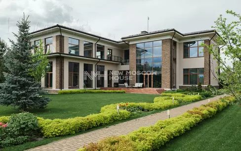 2-этажный коттедж 700 м² с отделкой
