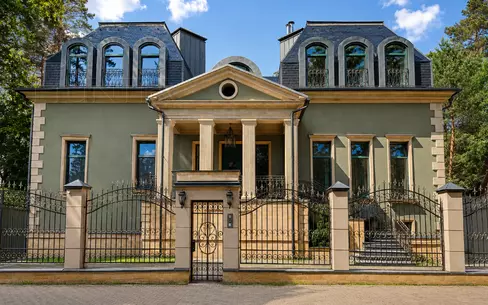 2-этажный коттедж 1 500 м² с отделкой