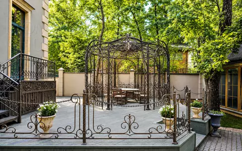 2-этажный коттедж 1 500 м² с отделкой