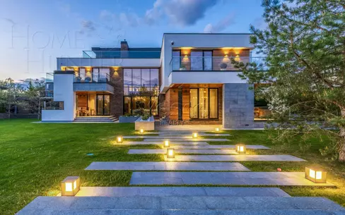 3-этажный коттедж 550 м² с отделкой