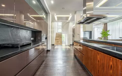 2-этажный коттедж 750 м² с отделкой