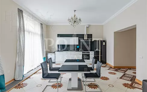 3-этажный таунхаус 265 м² с отделкой