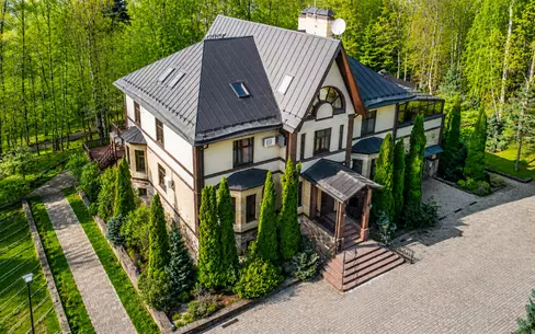 2-этажный коттедж 2 500 м² с отделкой