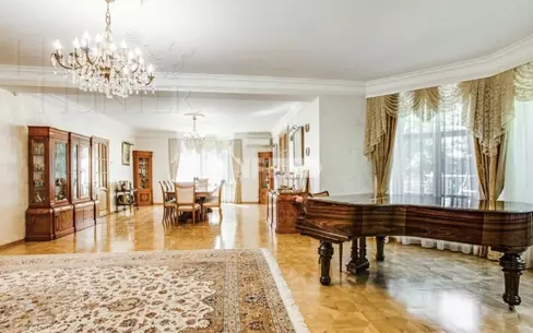 2-этажный коттедж 2 500 м² с отделкой