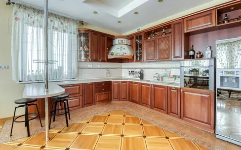 3-этажный коттедж 650 м² с отделкой