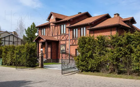 3-этажный коттедж 250 м² с отделкой