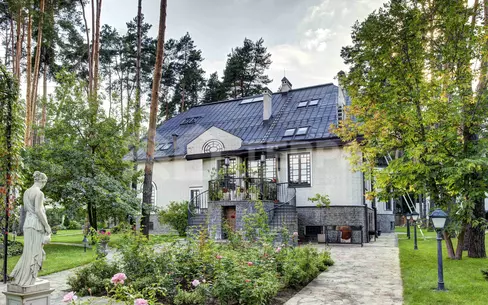 2-этажный коттедж 1 500 м² с отделкой