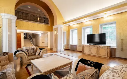 3-этажный коттедж 700 м² с отделкой