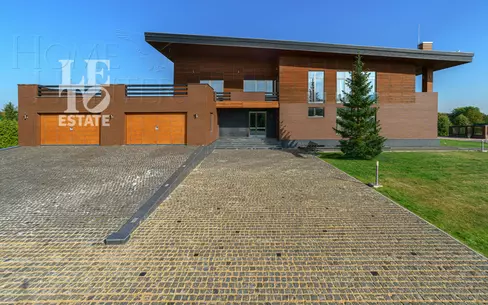 2-этажный коттедж 1 686 м² с отделкой