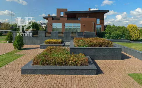 2-этажный коттедж 1 686 м² с отделкой