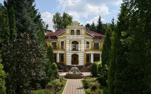 2-этажный коттедж 1 100 м² с отделкой