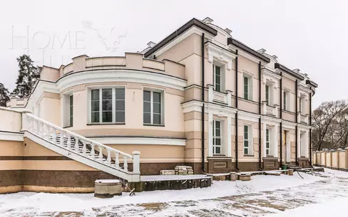 2-этажный коттедж 2 200 м² без отделки