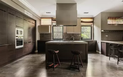 3-этажный коттедж 900 м² с отделкой