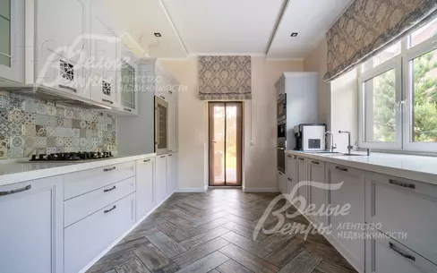 2-этажный коттедж 400 м² с отделкой