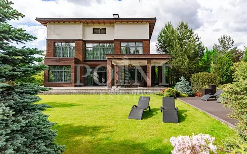 3-этажный коттедж 900 м² с отделкой