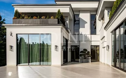 2-этажный коттедж 1 400 м² с отделкой