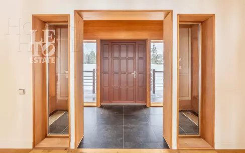 3-этажный коттедж 600 м² с отделкой