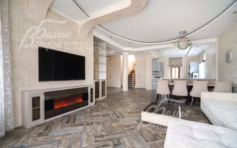 2-этажный коттедж 400 м² с отделкой