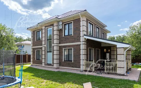 2-этажный коттедж 260 м² с отделкой