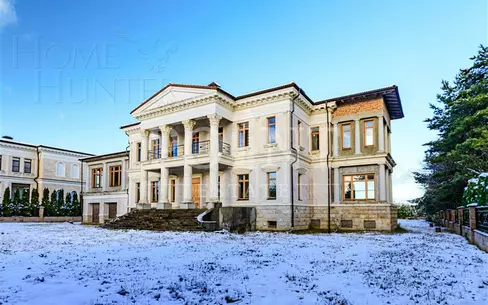 2-этажный коттедж 1 320 м² без отделки
