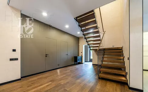 2-этажный коттедж 370 м² с отделкой
