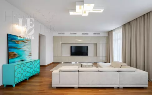 3-этажный коттедж 1 300 м² с отделкой