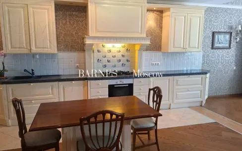 3-этажный таунхаус 500 м² с отделкой