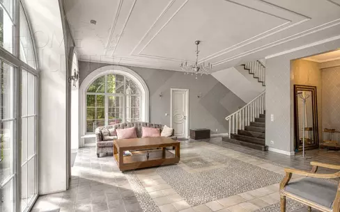 2-этажный коттедж 684.7 м² с отделкой