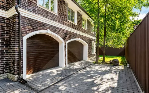 2-этажный коттедж 684.7 м² с отделкой