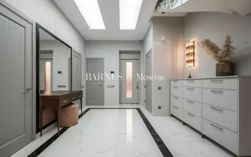 2-этажный коттедж 300 м² с отделкой