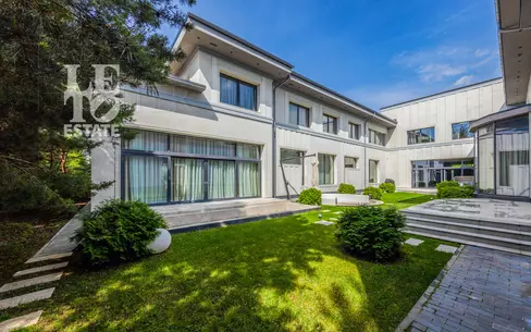 2-этажный коттедж 2 430 м² с отделкой
