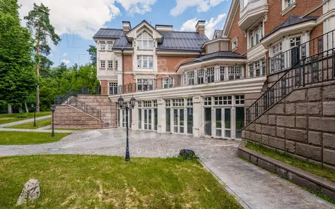 2-этажный коттедж 1 703.4 м² без отделки