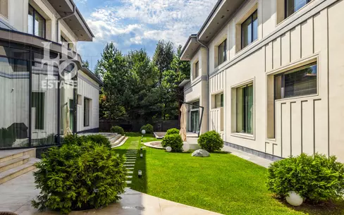 2-этажный коттедж 2 430 м² с отделкой