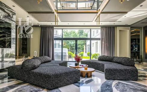 2-этажный коттедж 2 430 м² с отделкой